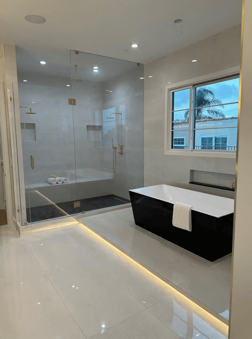 Calacatta marble suite with freestanding tub